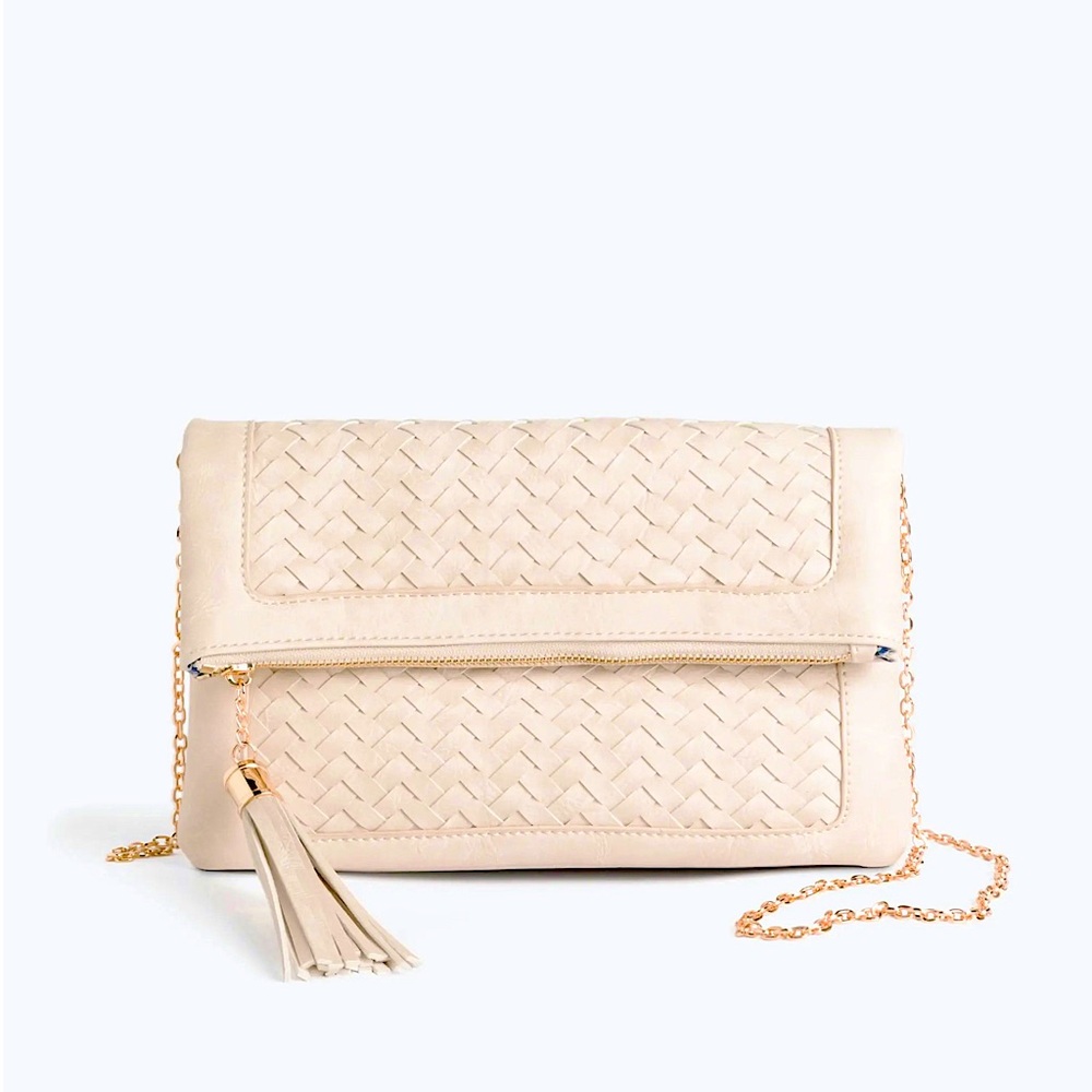 URBAN EXPRESSIONS
Maggie Woven Clutch